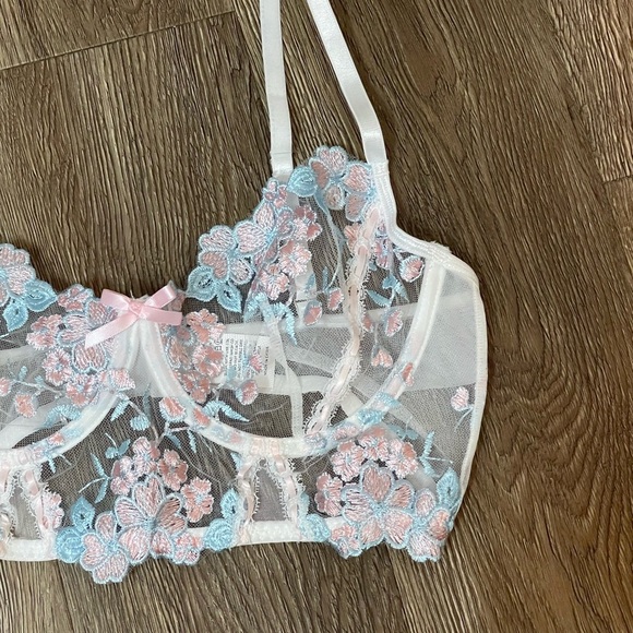 White and Pink Lace Bra with Floral Embroidery - Picture 2 of 7